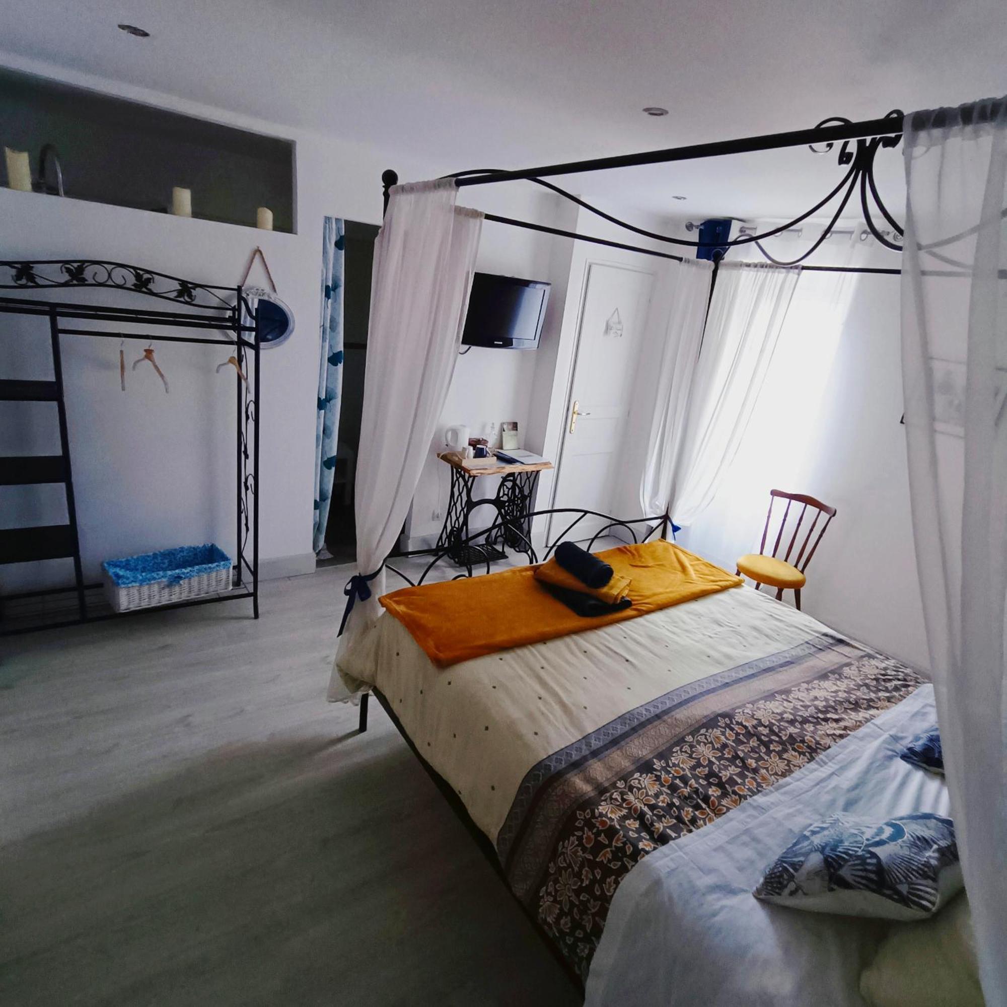 Bed and Breakfast La Douce Parenthèse à Montirat  Extérieur photo